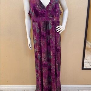 Daisy Fuentes Sleeveless V-Neck Maxi Dress in Plum Floral